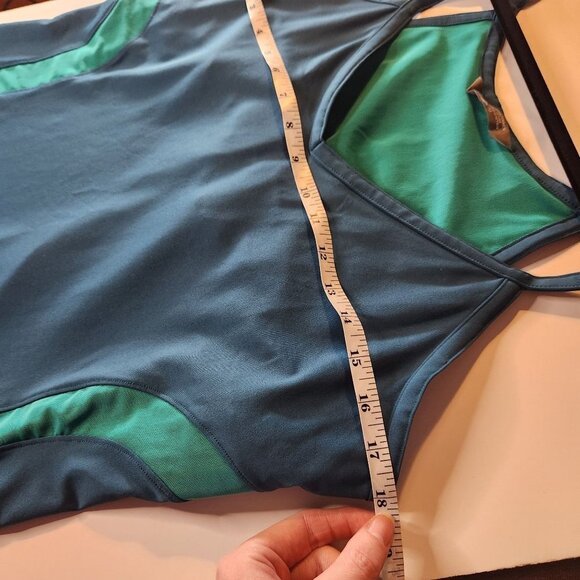 North Face Athletic Tank Top Teal Blue Zip Pocket Racerback Built in Bra - Picture 3 of 9